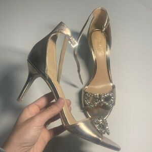 jewel Badgley Mischka Rose Gold Pumps NWT